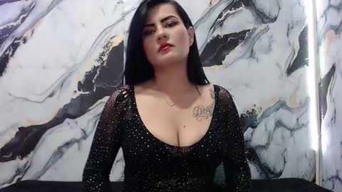 nicolle gomes online show from 12-18-25, 07:31