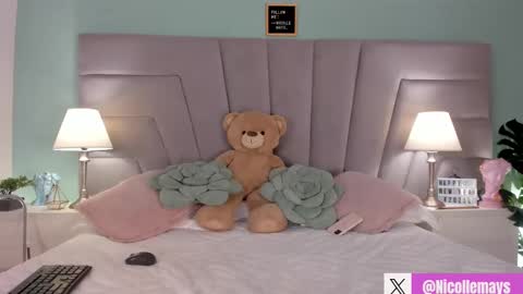 Snapshot of nicolle_mays chatting on 02-10-25, 05:19 Nicolle Mays online show from 02-10-25, 05:19