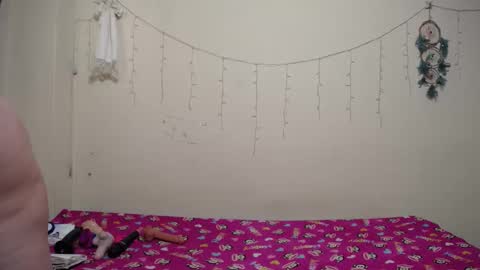 nicolle_sky online show from 02-03-25, 08:13