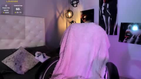 Nicolle online show from 12-14-25, 02:00