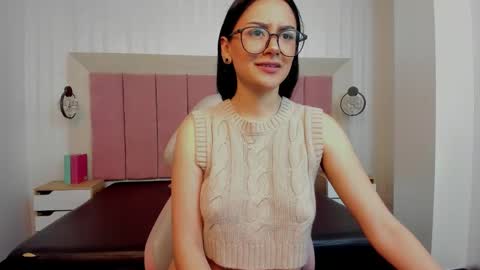 Snapshot of nicollehall chatting on 01-15-26, 01:59 Nicoll online show from 01-15-26, 01:59