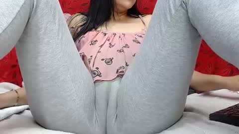 Snapshot of nicolleowens chatting on 10-18-25, 11:16 NICOLLE online show from 10-18-25, 11:16