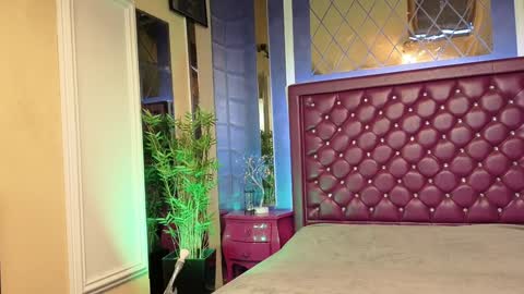 Nicolle online show from 12-10-24, 06:33