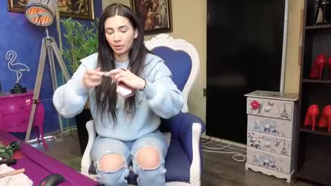 Nicolle online show from 02-24-25, 08:06