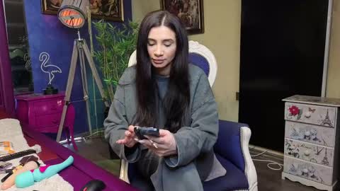 Nicolle online show from 02-26-25, 10:47