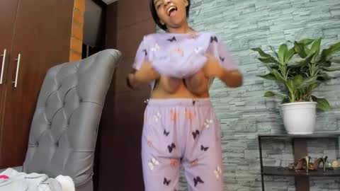 nicollesofia3 online show from 02-08-25, 03:52