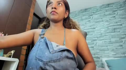 nicollesofia3 online show from 02-24-25, 03:33