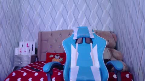 Nicolle Miley online show from 12-24-24, 05:38
