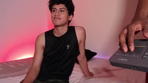 Nico y Mark online show from 11-19-25, 06:57