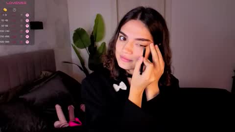 Snapshot of nightfloat chatting on 09-11-25, 04:56 Daisy nd Tyler 3 online show from 09-11-25, 04:56