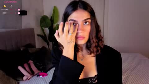 Snapshot of nightfloat chatting on 09-19-25, 06:37 Daisy nd Tyler 3 online show from 09-19-25, 06:37