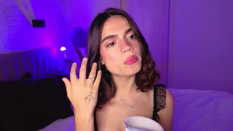 Snapshot of nightfloat chatting on 09-25-25, 05:22 Daisy nd Tyler 3 online show from 09-25-25, 05:22