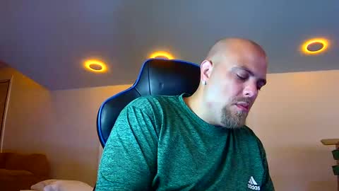 Snapshot of nightlifecouple chatting on 09-09-25, 02:11 nightlifecouple online show from 09-09-25, 02:11