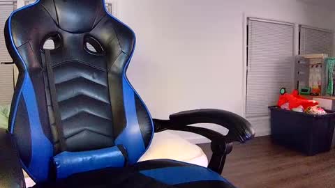 Snapshot of nightlifecouple chatting on 09-25-25, 04:16 nightlifecouple online show from 09-25-25, 04:16