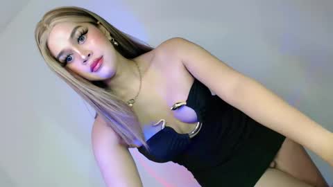 Snapshot of nightwalker28 chatting on 01-23-25, 10:11 Katie online show from 01-23-25, 10:11