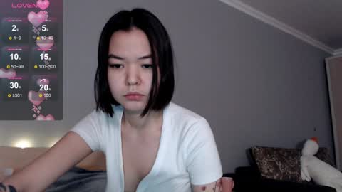 Snapshot of niia_osaki chatting on 01-15-25, 02:13 Niia online show from 01-15-25, 02:13