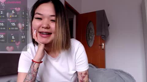 Snapshot of niia_osaki chatting on 09-16-25, 09:43 Niia online show from 09-16-25, 09:43