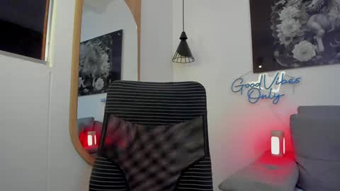 Niick online show from 12-06-24, 01:07