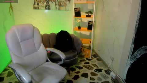 Anni online show from 10-17-25, 09:28