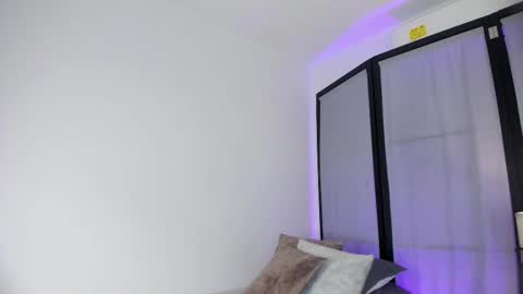 Snapshot of niicole_steele chatting on 12-20-25, 06:04 Niicole online show from 12-20-25, 06:04