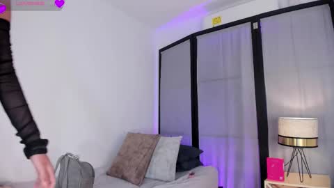 Snapshot of niicole_steele chatting on 01-17-26, 08:01 Niicole online show from 01-17-26, 08:01