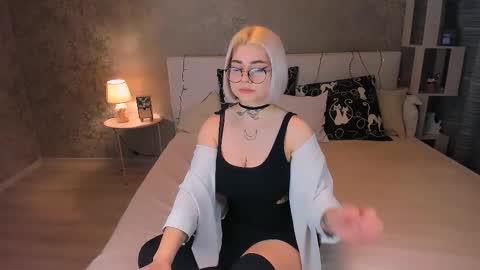 Snapshot of nikarocks chatting on 01-24-25, 05:42 nikarocks online show from 01-24-25, 05:42