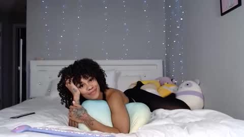 Snapshot of nikayasworld chatting on 10-28-25, 01:20 nikayasworld online show from 10-28-25, 01:20