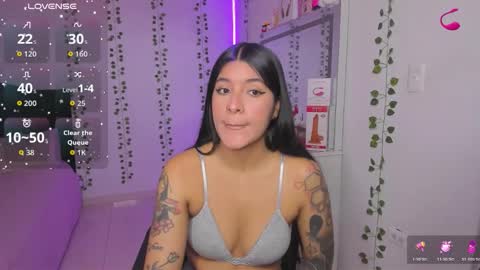 Snapshot of nikibryce_ chatting on 10-21-25, 01:39 Niki online show from 10-21-25, 01:39