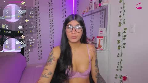 Snapshot of nikibryce_ chatting on 10-23-25, 12:10 Niki online show from 10-23-25, 12:10