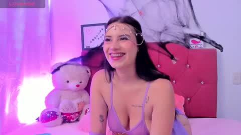 Nikii  online show from 10-31-25, 01:23