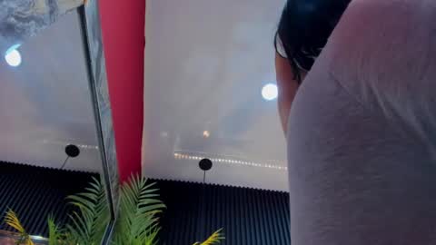 nikii_white online show from 12-20-24, 12:41