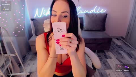 nikki_blondiee online show from 01-22-25, 07:03