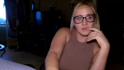 Snapshot of nikki_cums chatting on 11-14-25, 12:42 NikkiCums online show from 11-14-25, 12:42