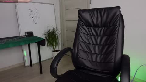 Snapshot of nikki_hard chatting on 12-18-24, 12:18 nikki online show from 12-18-24, 12:18