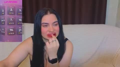 Nikki Kardashian online show from 02-03-25, 10:43