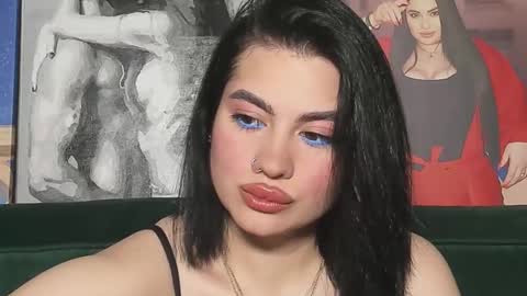 Nikki Kardashian online show from 09-24-25, 04:54