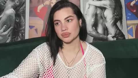 Nikki Kardashian online show from 10-13-25, 10:32