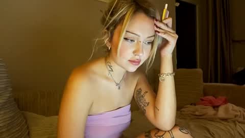 Snapshot of nikki_whatever chatting on 12-24-24, 06:17 nicolette online show from 12-24-24, 06:17