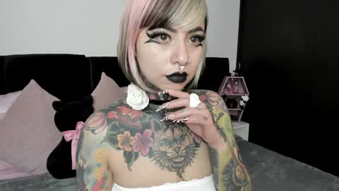 Nikki Ramone   online show from 01-08-25, 12:05