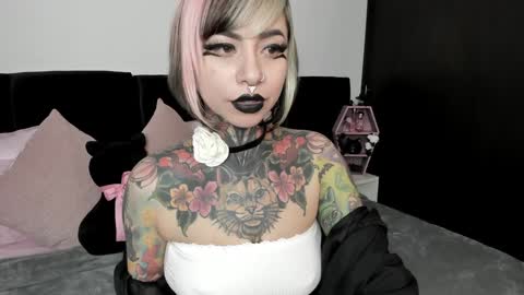 Nikki Ramone   online show from 01-08-25, 03:07