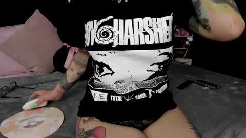 Nikki Ramone   online show from 01-11-25, 11:56