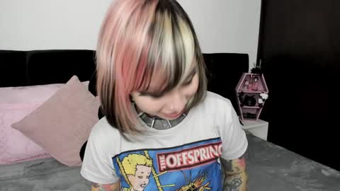 Nikki Ramone   online show from 01-21-25, 02:59