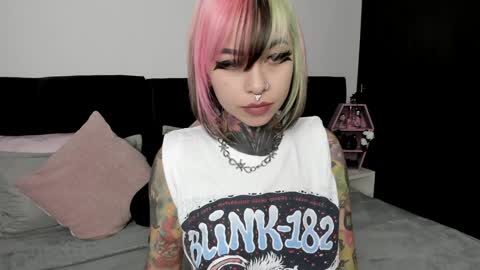 Nikki Ramone   online show from 02-03-25, 08:02