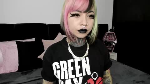 Nikki Ramone   online show from 02-11-25, 06:40