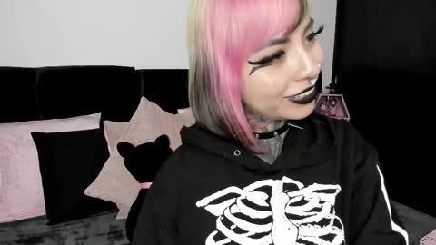 Nikki Ramone   online show from 02-12-25, 12:55