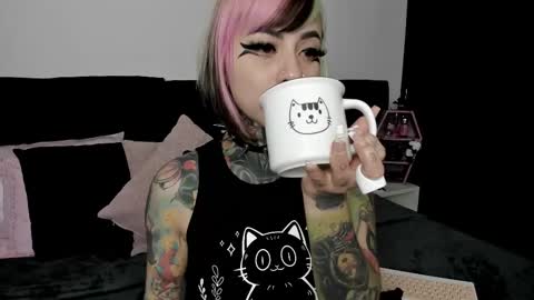 Nikki Ramone   online show from 02-13-25, 02:34