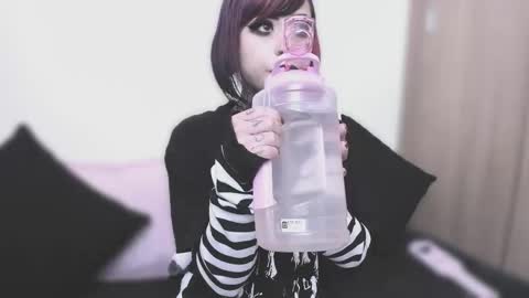 Nikki Ramone   online show from 09-11-25, 10:48