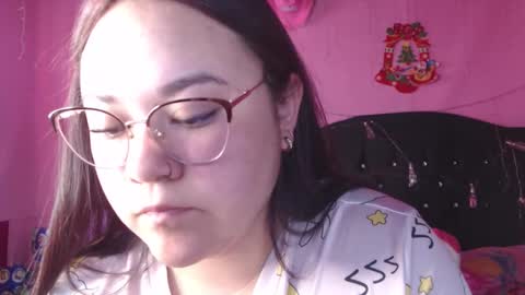 Snapshot of nikkirous_ chatting on 12-17-25, 05:19 Nikkirous online show from 12-17-25, 05:19