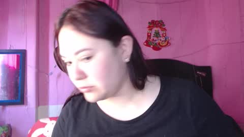 Snapshot of nikkirous_ chatting on 12-19-25, 01:18 Nikkirous online show from 12-19-25, 01:18