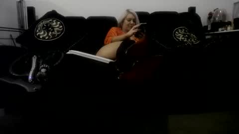 Snapshot of nikkkibabyyyy chatting on 02-05-25, 06:15 Niquita Sparkles online show from 02-05-25, 06:15